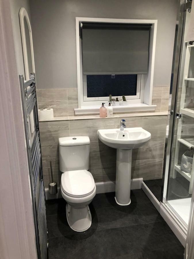 אינברנס L&H Apartments מראה חיצוני תמונה