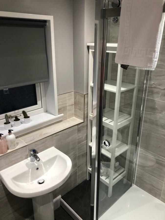 אינברנס L&H Apartments מראה חיצוני תמונה